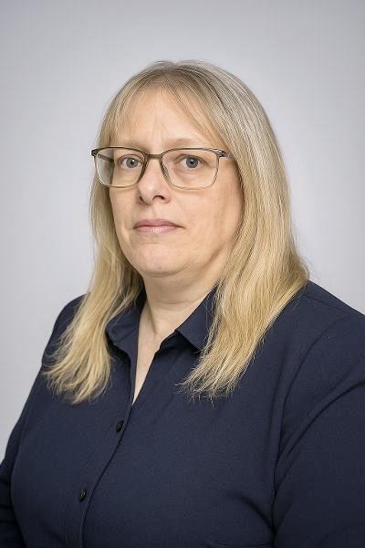 Photo of Miss H Holmes